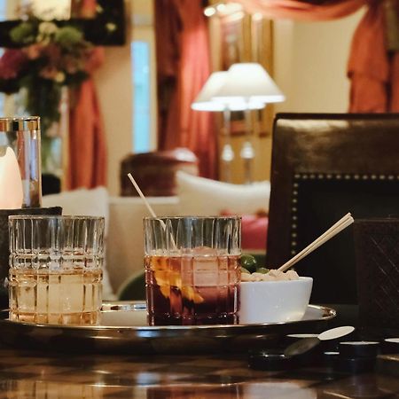 فيلنيوس فندق ريليه آند شاتو ستيكلياي المظهر الخارجي الصورة A Negroni cocktail