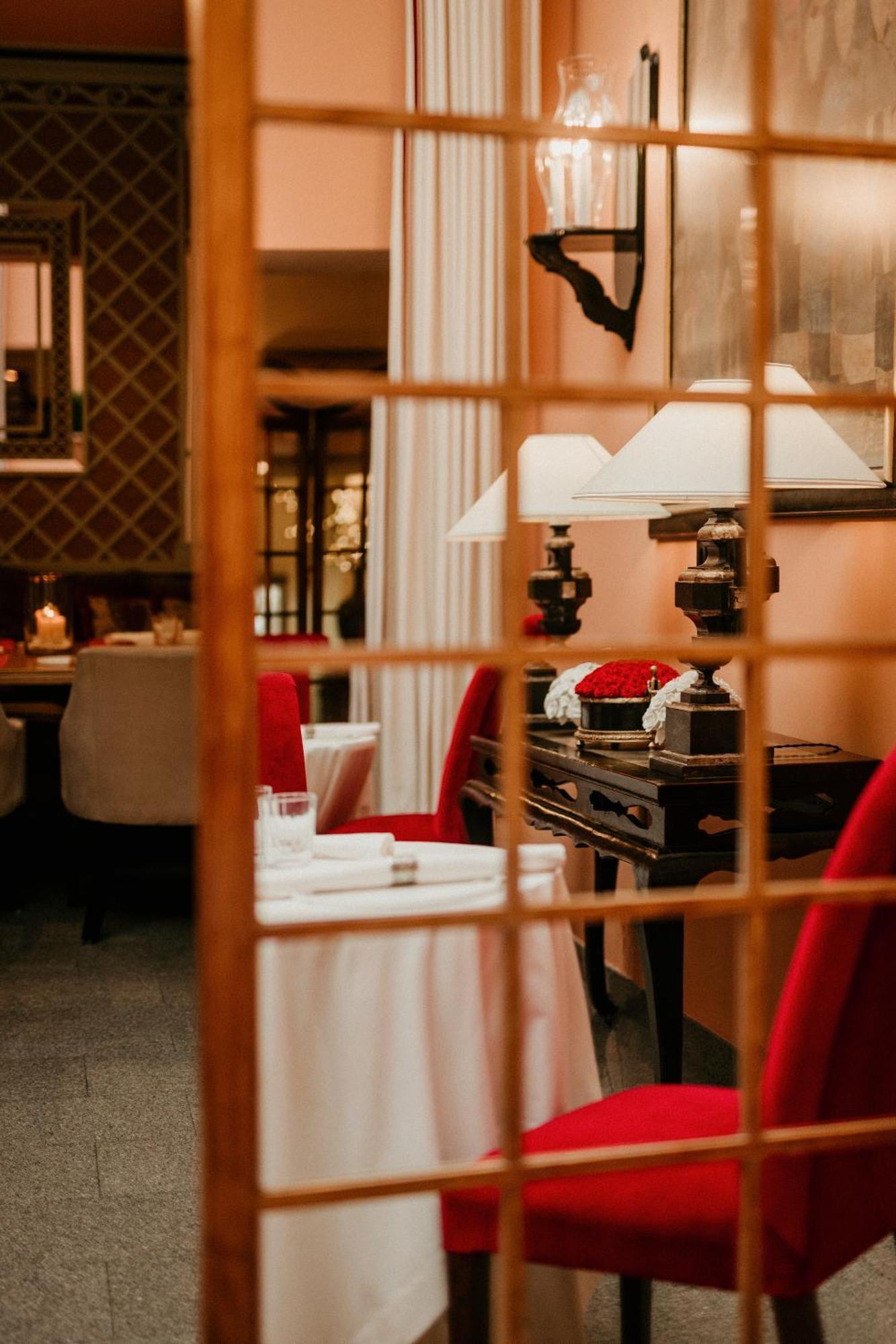 فيلنيوس فندق ريليه آند شاتو ستيكلياي المظهر الخارجي الصورة Interior of the restaurant