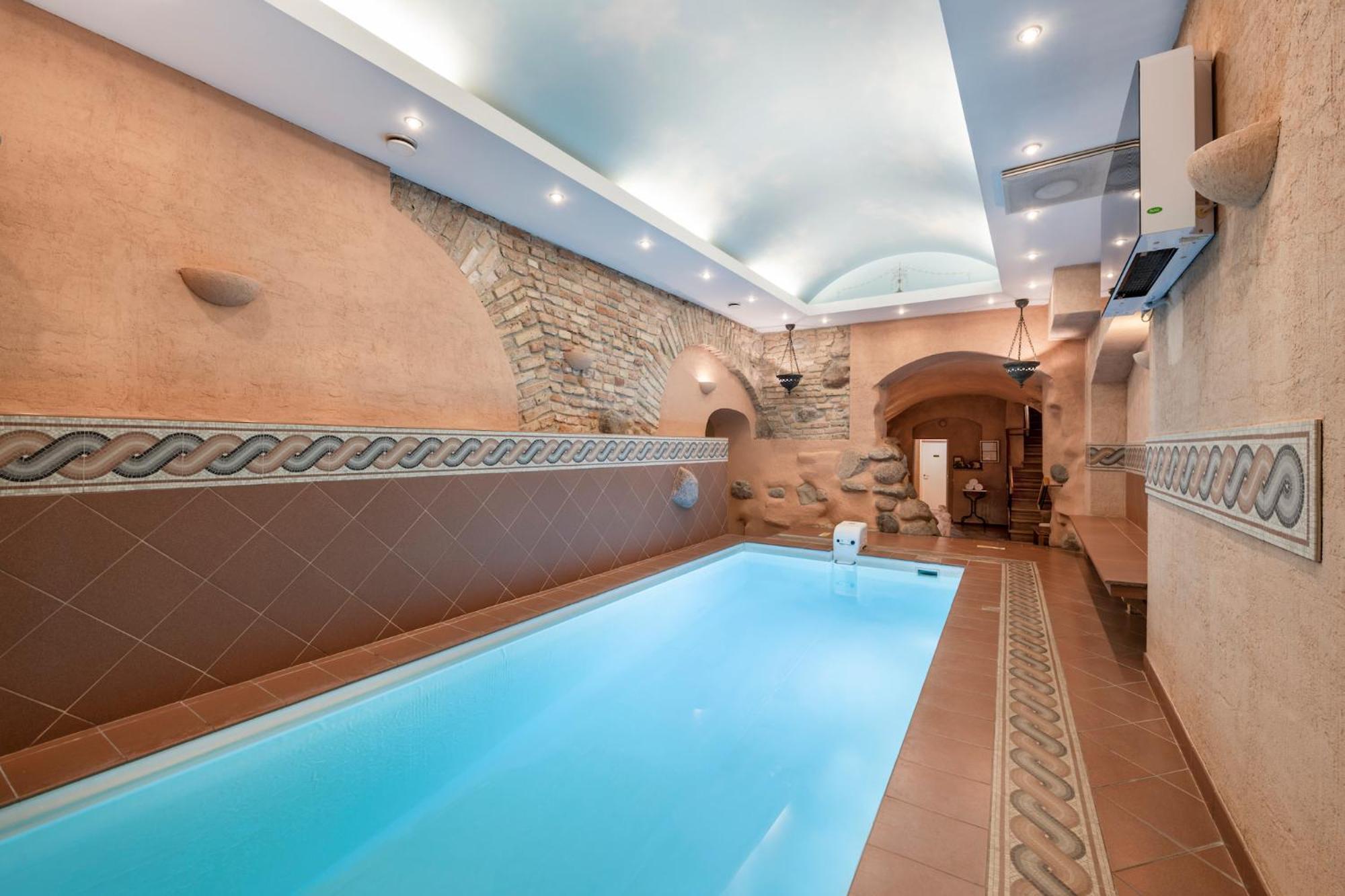 فيلنيوس فندق ريليه آند شاتو ستيكلياي المظهر الخارجي الصورة The swimming pool