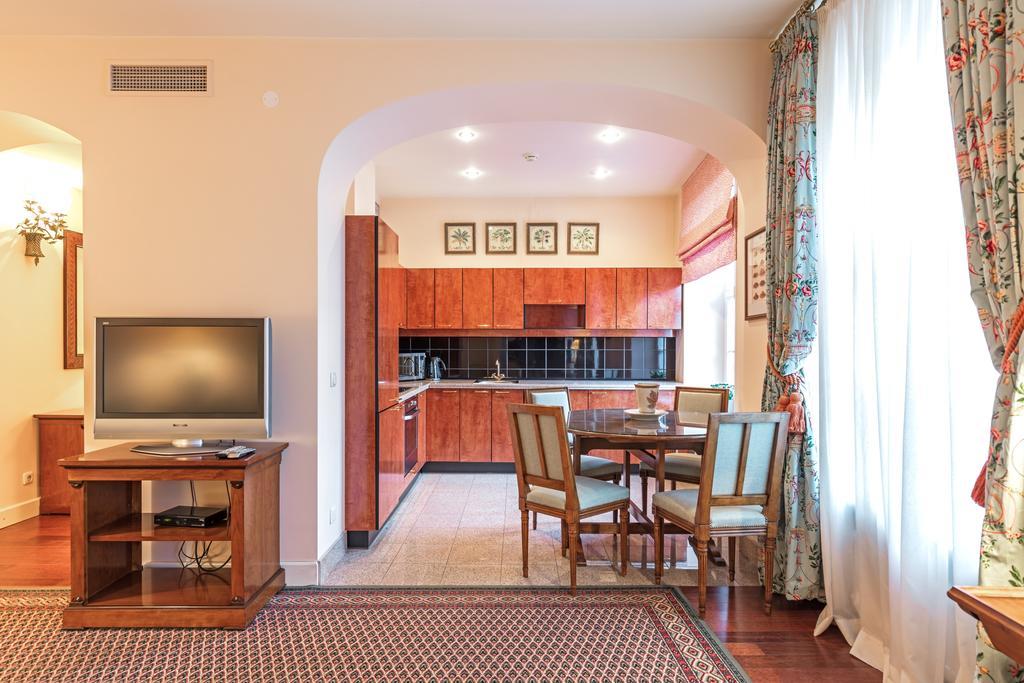 فيلنيوس فندق ريليه آند شاتو ستيكلياي المظهر الخارجي الصورة A typical apartment