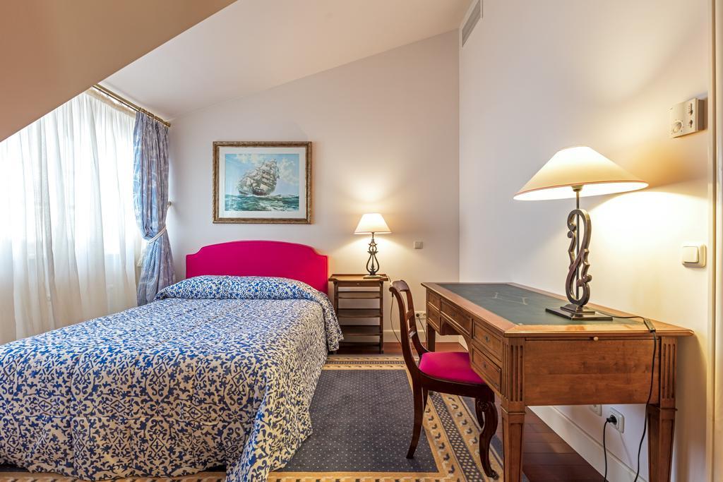 فيلنيوس فندق ريليه آند شاتو ستيكلياي المظهر الخارجي الصورة A room at the hotel