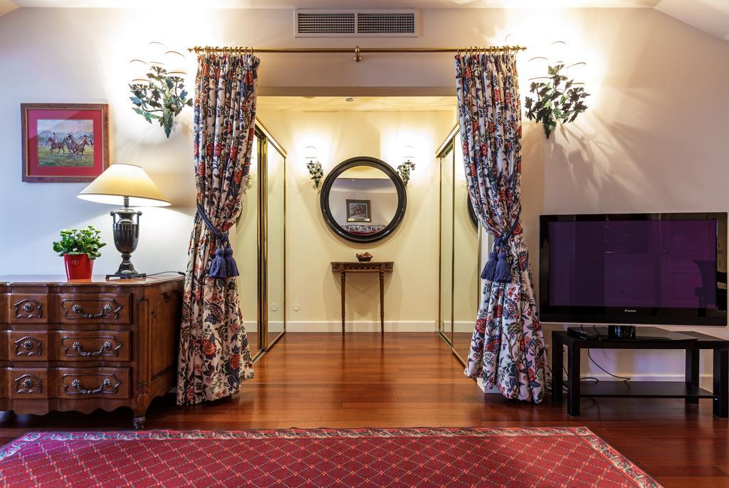 فيلنيوس فندق ريليه آند شاتو ستيكلياي المظهر الخارجي الصورة A suite at the hotel