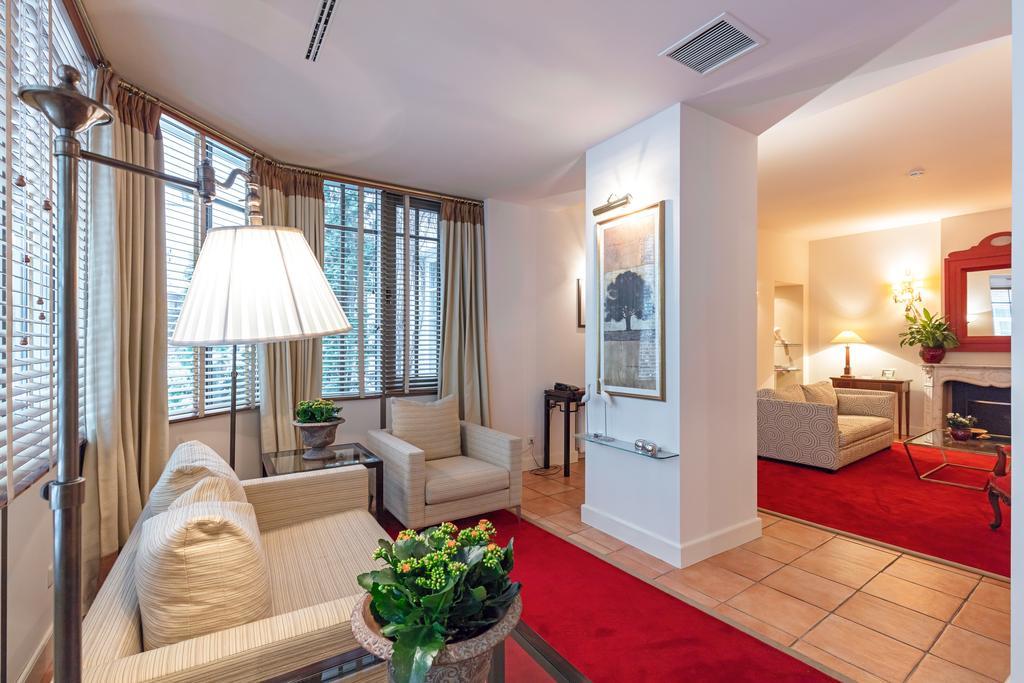 فيلنيوس فندق ريليه آند شاتو ستيكلياي المظهر الخارجي الصورة The interior of the hotel